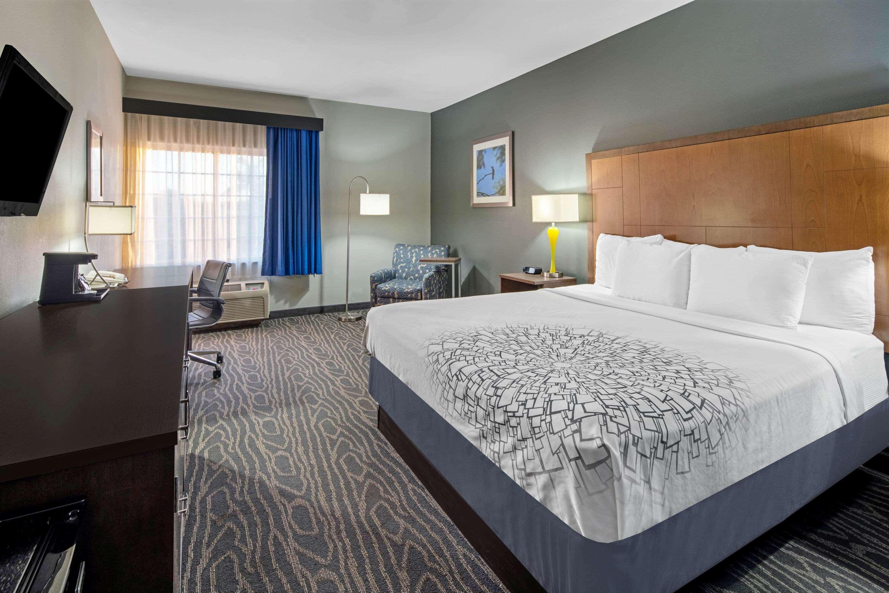 La Quinta Inn & Suites By Wyndham Mercedes Outlet Mall Екстер'єр фото