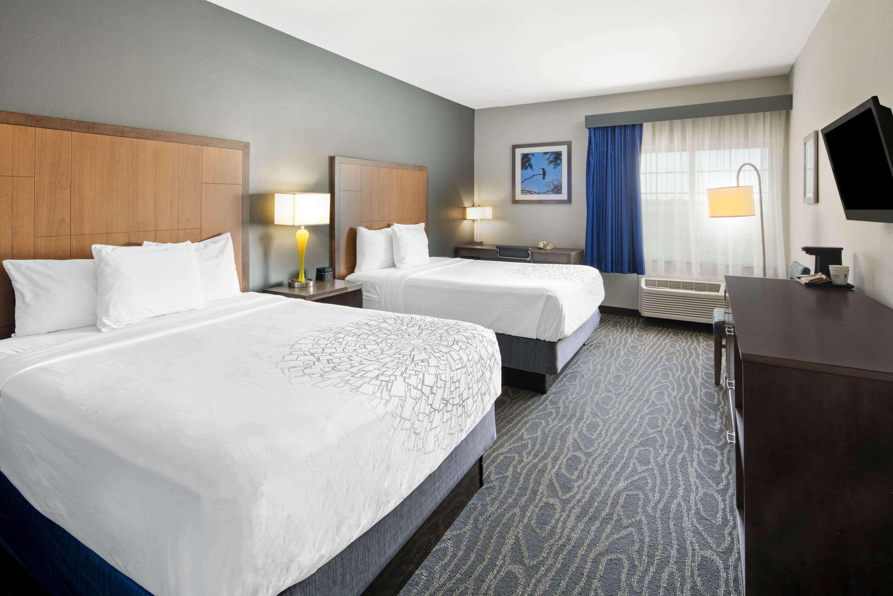 La Quinta Inn & Suites By Wyndham Mercedes Outlet Mall Екстер'єр фото