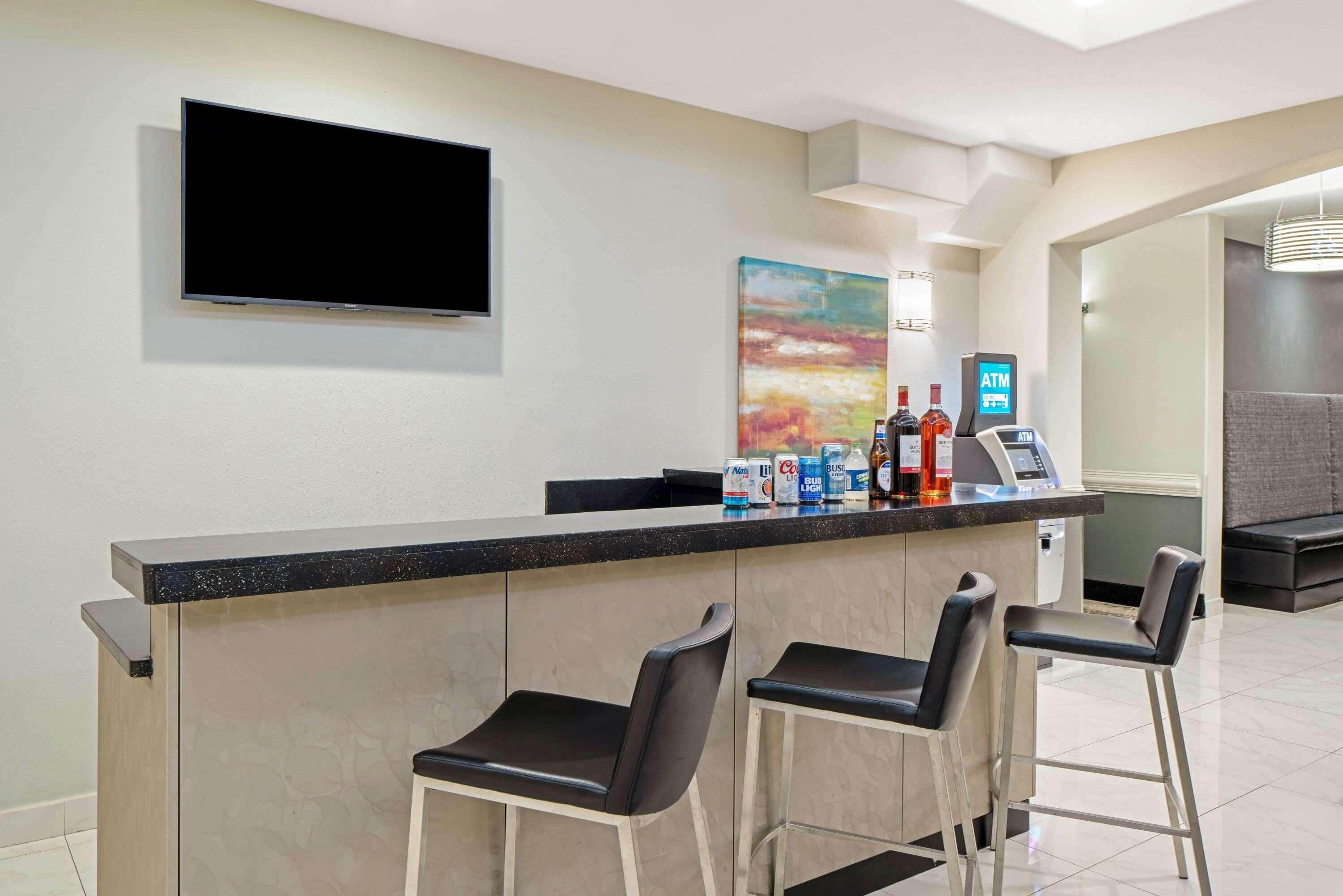 La Quinta Inn & Suites By Wyndham Mercedes Outlet Mall Екстер'єр фото