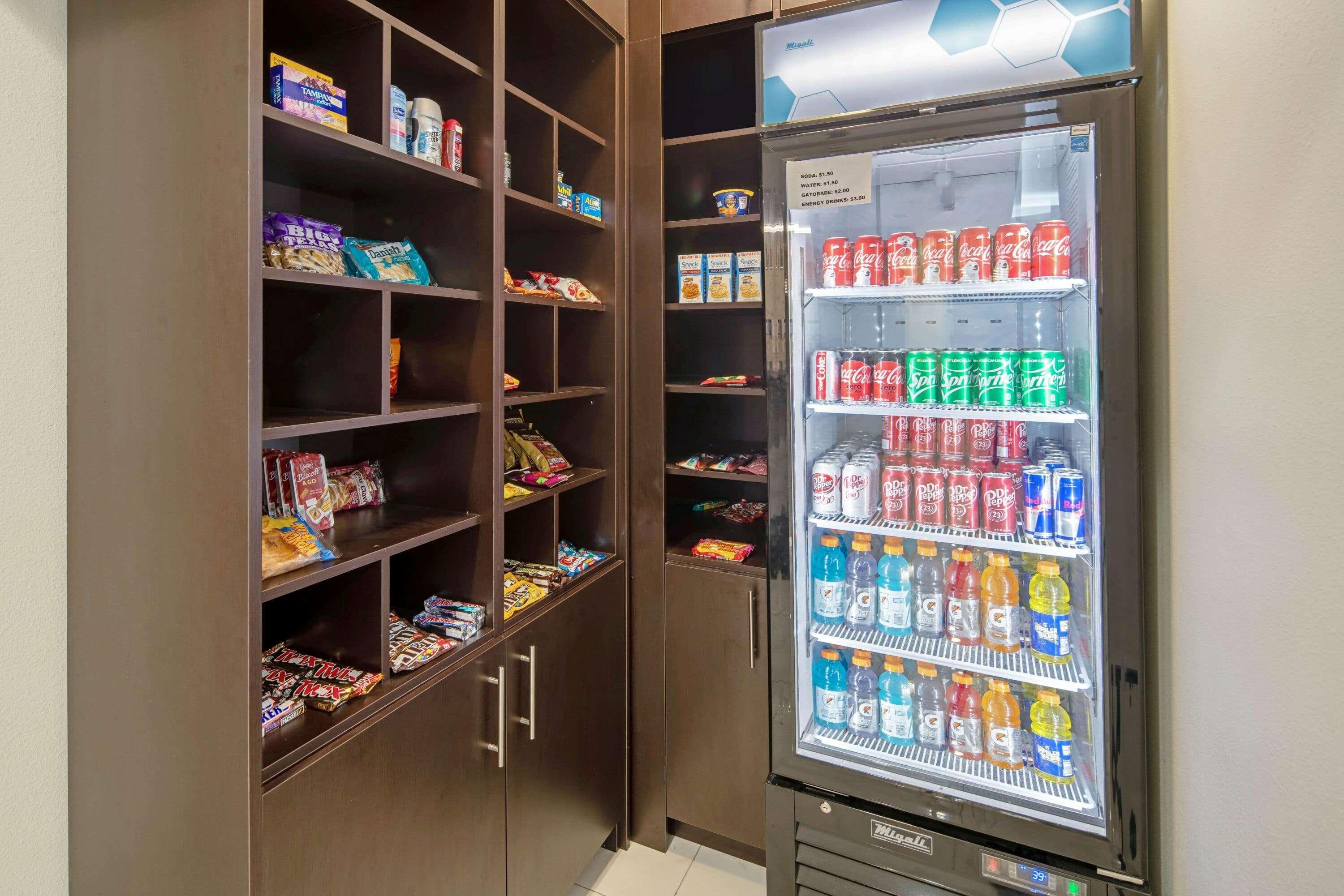 La Quinta Inn & Suites By Wyndham Mercedes Outlet Mall Екстер'єр фото