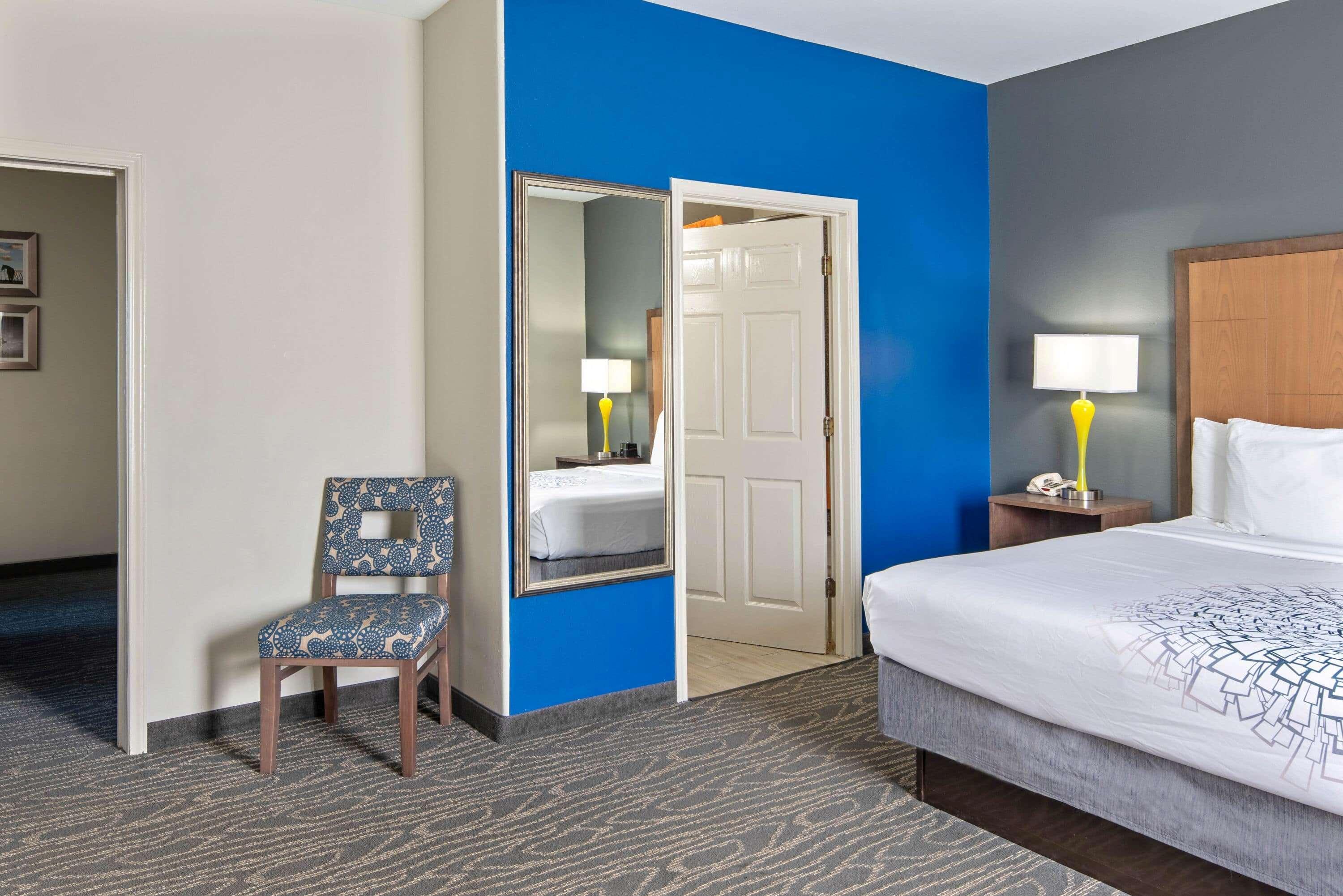 La Quinta Inn & Suites By Wyndham Mercedes Outlet Mall Екстер'єр фото