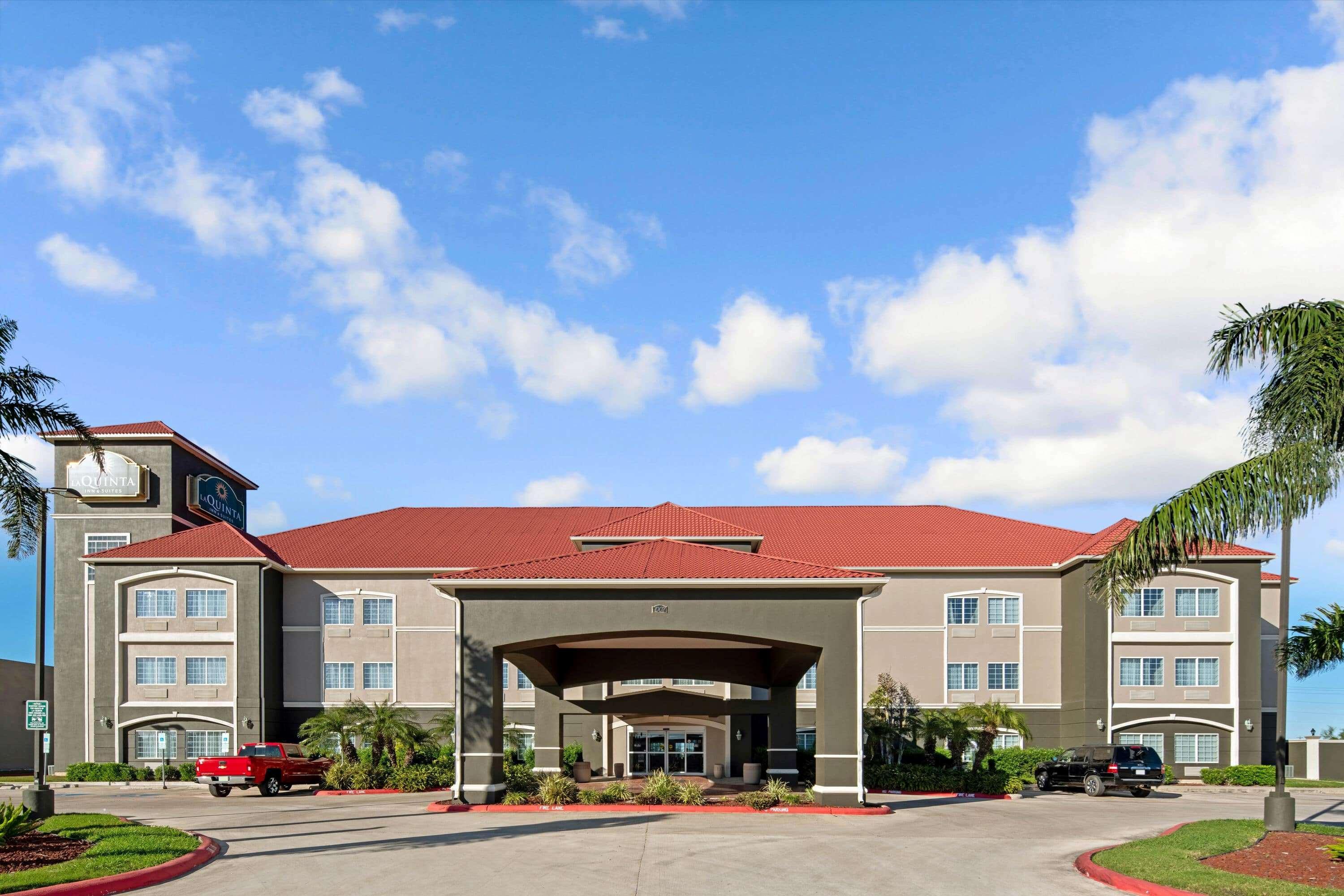 La Quinta Inn & Suites By Wyndham Mercedes Outlet Mall Екстер'єр фото