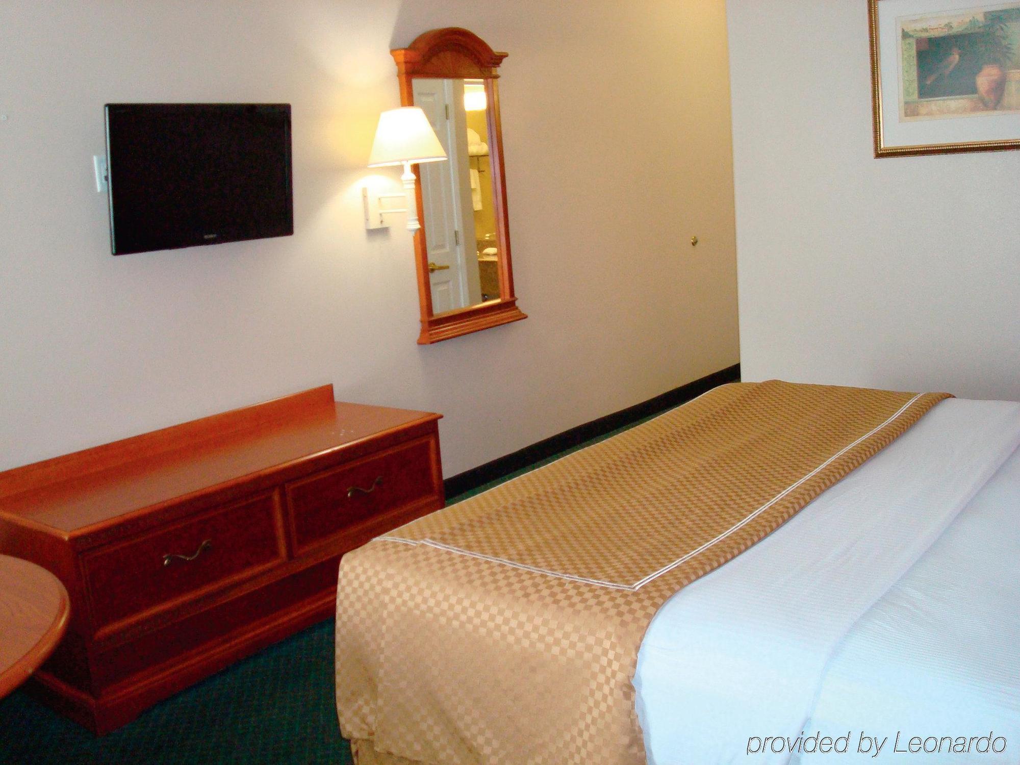 La Quinta Inn & Suites By Wyndham Mercedes Outlet Mall Екстер'єр фото