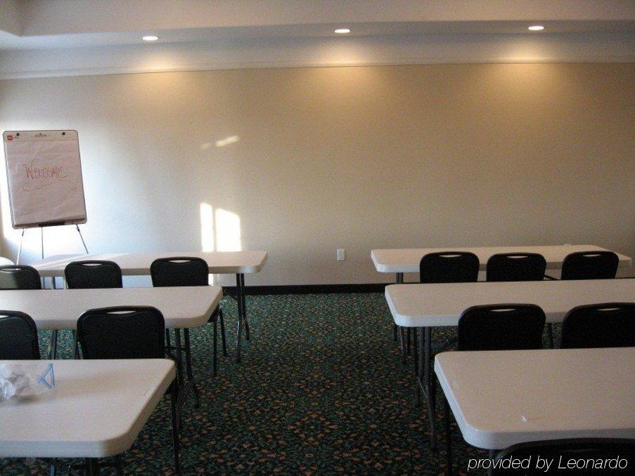 La Quinta Inn & Suites By Wyndham Mercedes Outlet Mall Екстер'єр фото