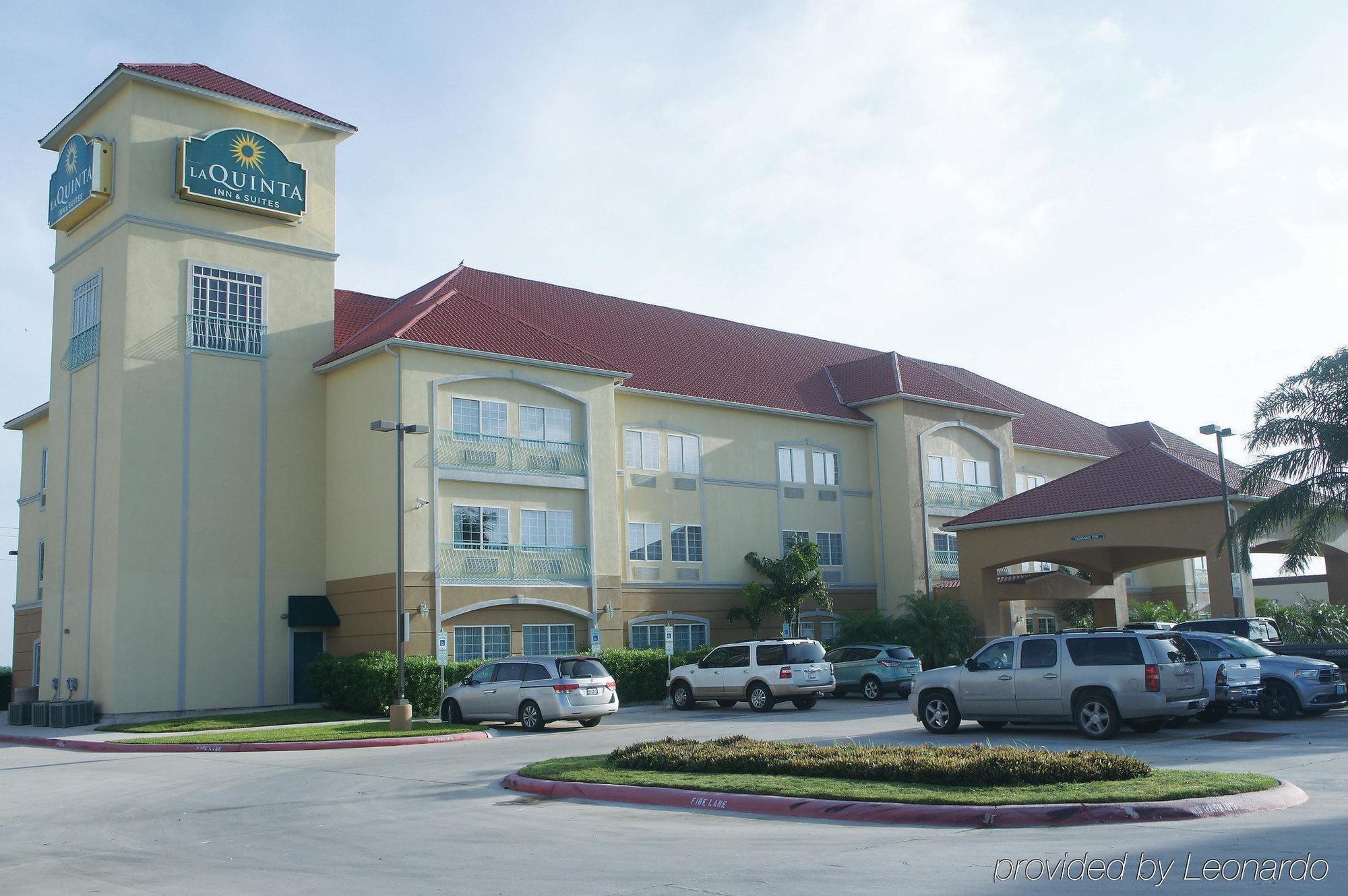 La Quinta Inn & Suites By Wyndham Mercedes Outlet Mall Екстер'єр фото
